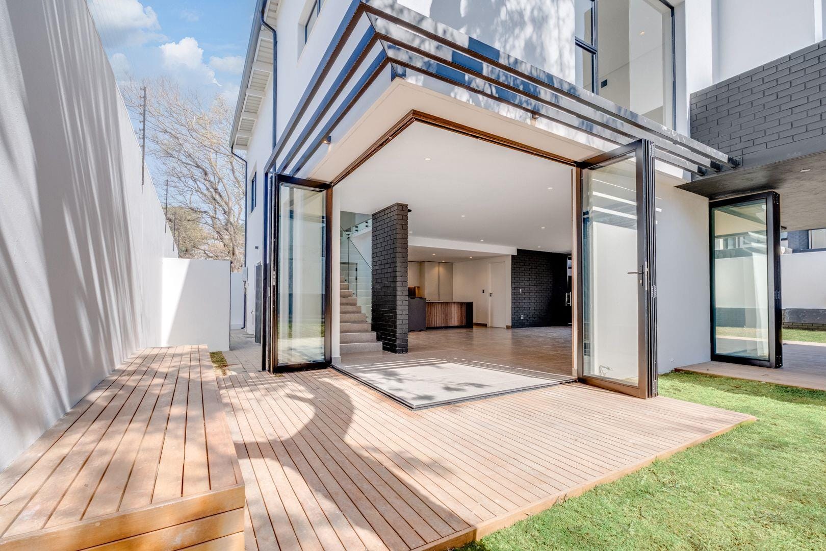 4 Bed Townhouse Property for Sale in Bryanston, Sandton (Gauteng)