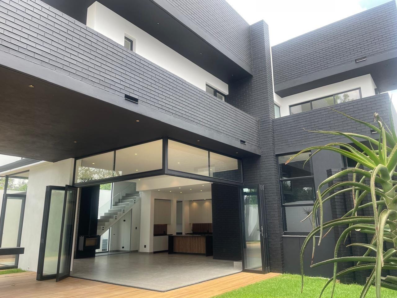 4 Bed Townhouse Property for Sale in Bryanston, Sandton (Gauteng)