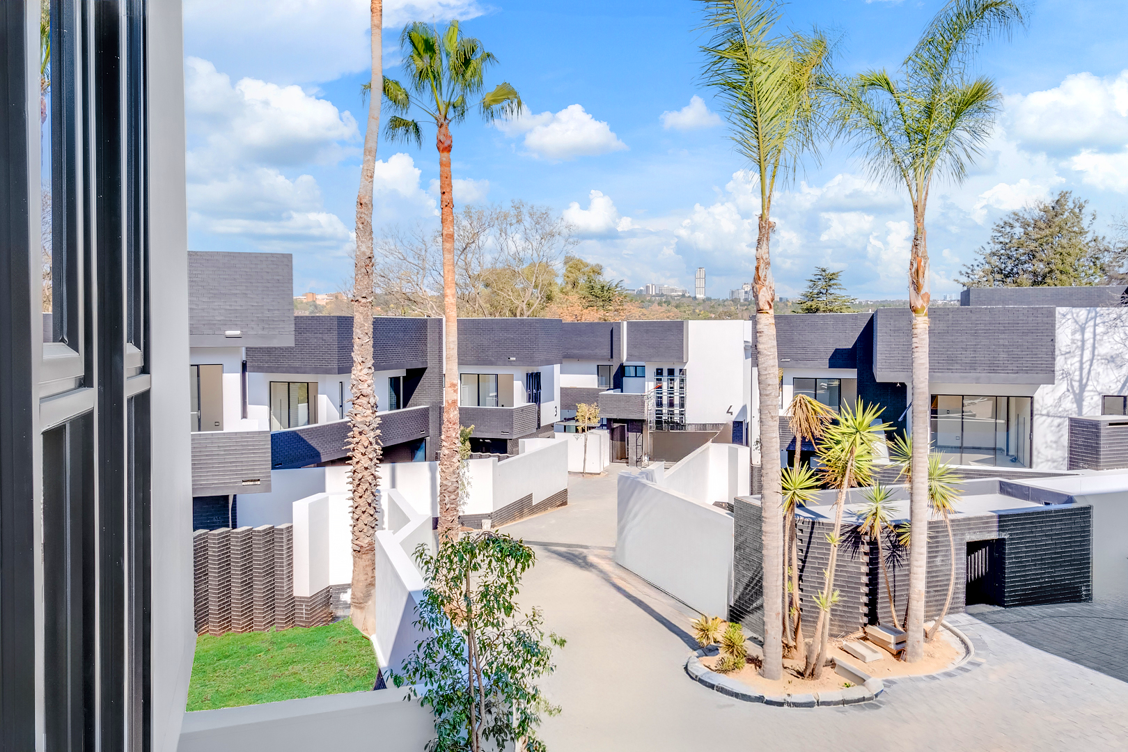 4 Bed Townhouse Property for Sale in Bryanston, Sandton (Gauteng)