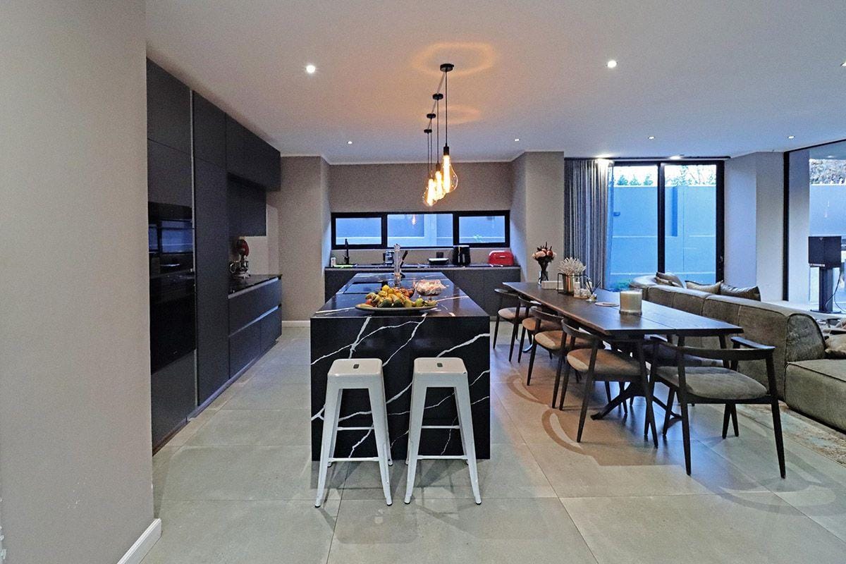 5 Bed House Property for Sale in Bryanston, Sandton (Gauteng)