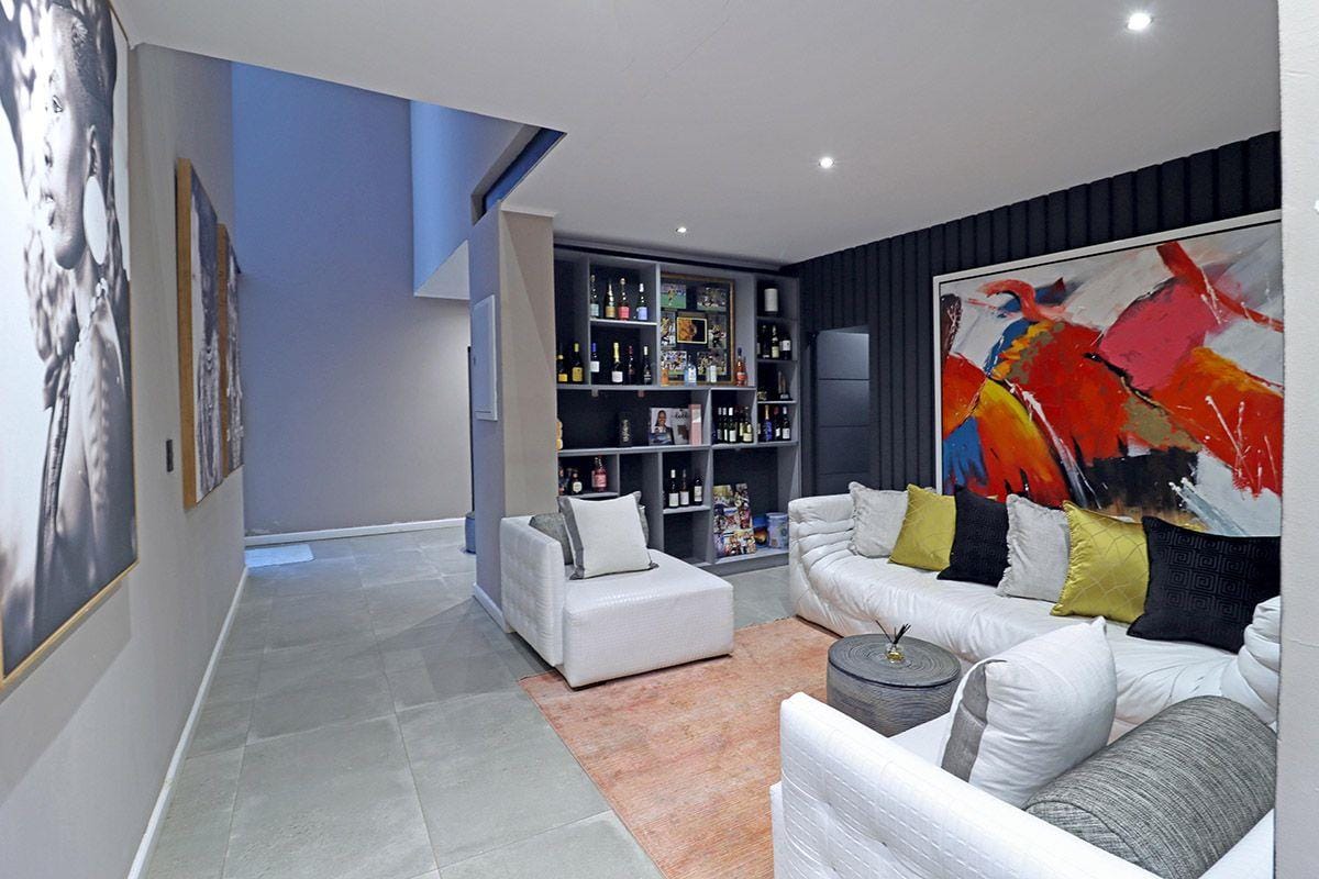 5 Bed House Property for Sale in Bryanston, Sandton (Gauteng)