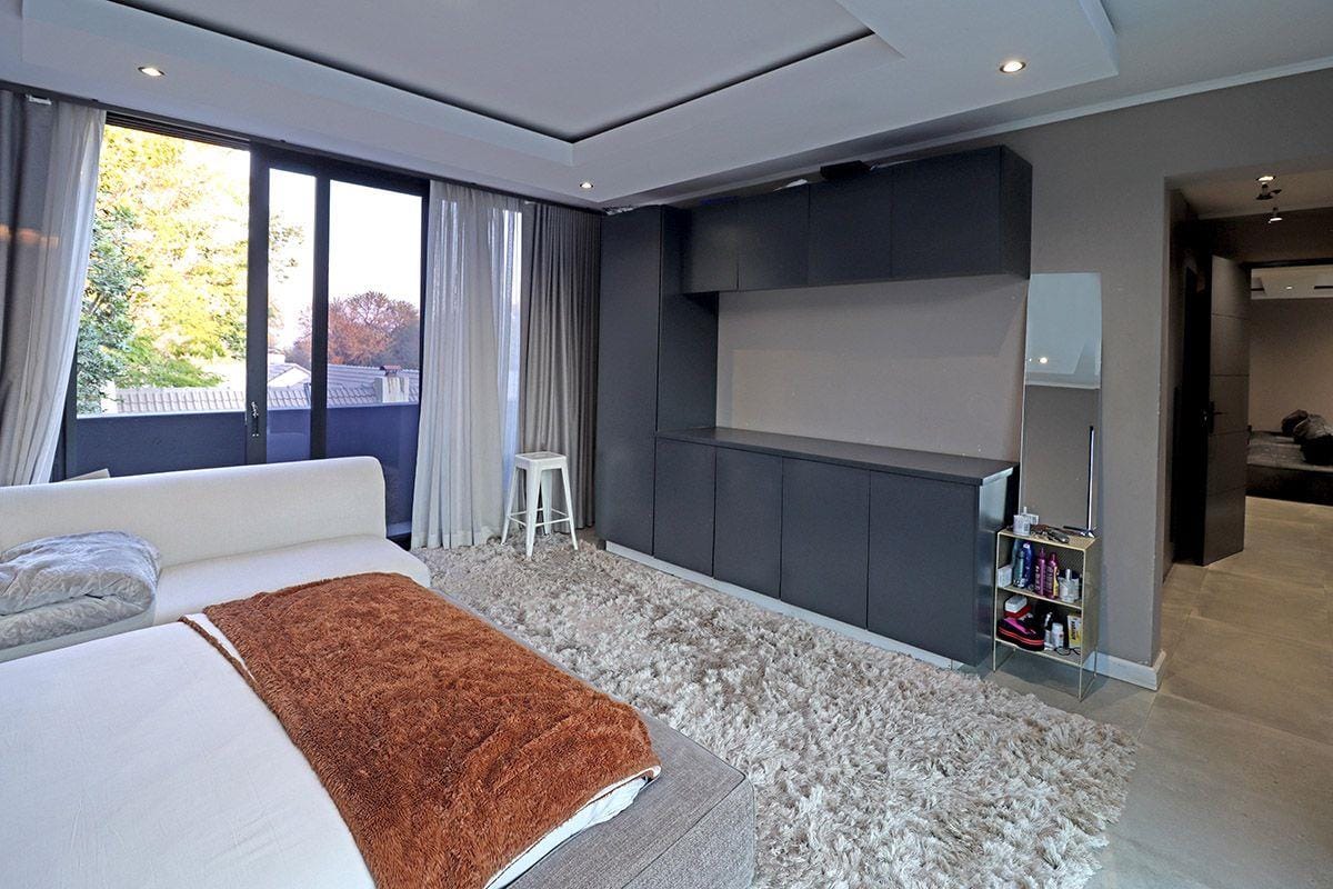 5 Bed House Property for Sale in Bryanston, Sandton (Gauteng)