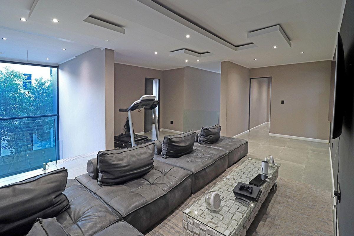 5 Bed House Property for Sale in Bryanston, Sandton (Gauteng)