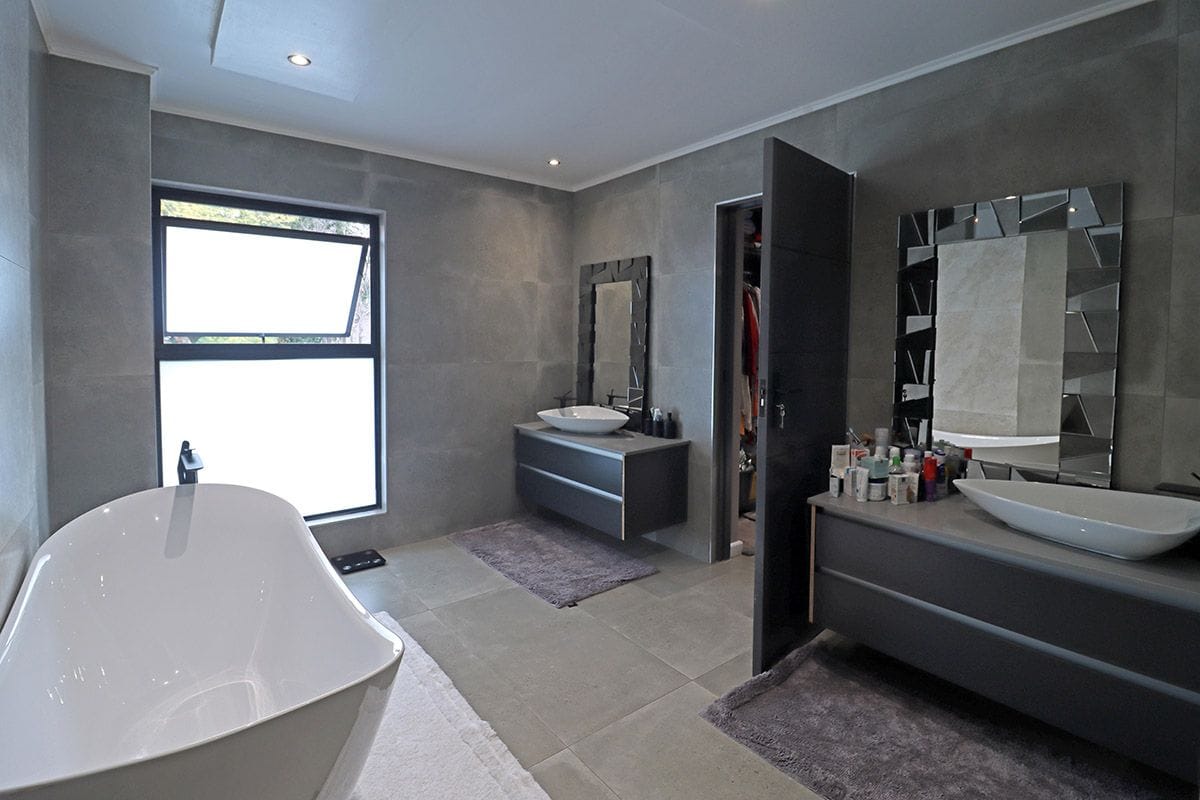 5 Bed House Property for Sale in Bryanston, Sandton (Gauteng)