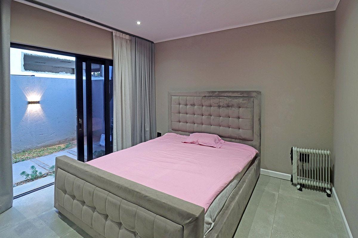 5 Bed House Property for Sale in Bryanston, Sandton (Gauteng)