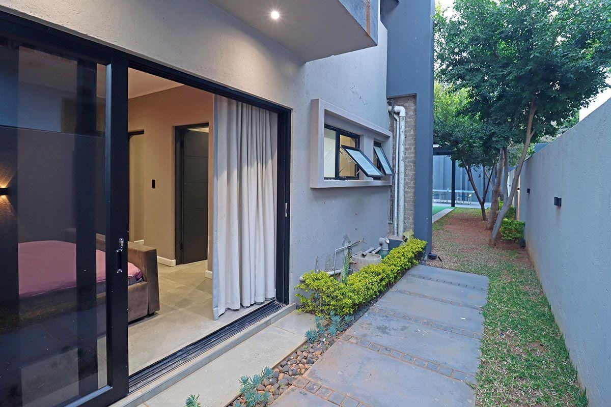 5 Bed House Property for Sale in Bryanston, Sandton (Gauteng)
